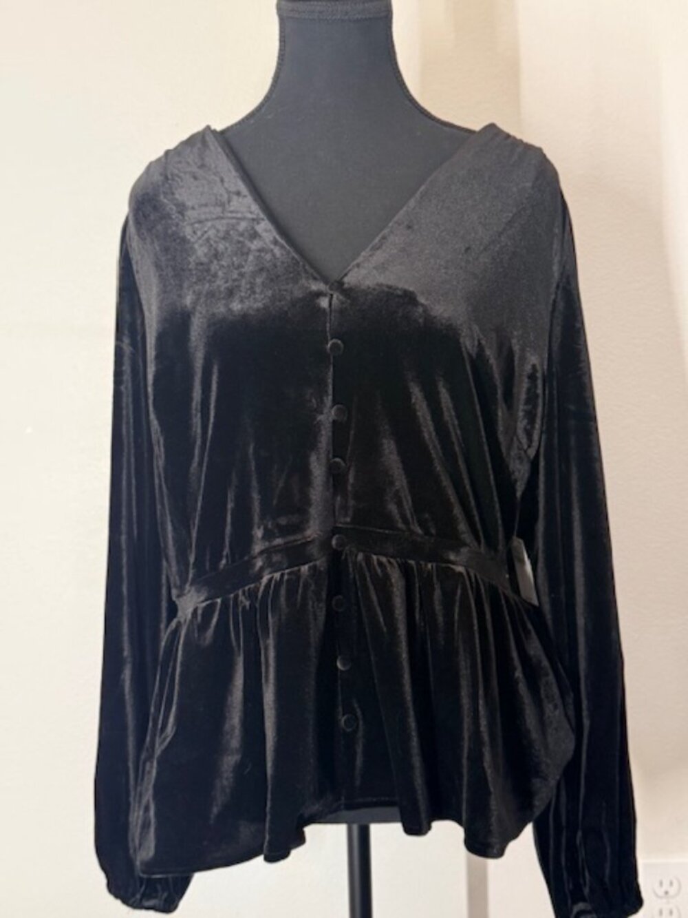 Velvety black peplum blouse XL
